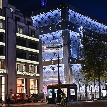 De Prestige Avenue Victor Hugo, A Deux Pas Des Champs-elysees Paris